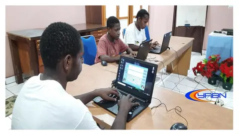 Sa pusing dengan sepuluh jari, sebelas jari saja sudah,, trapapa.