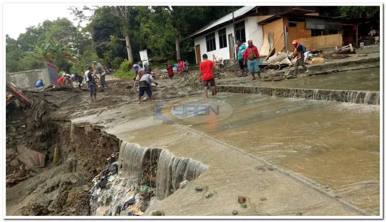 Akibat banjir, Jalan menuju ke PTC semua jadi rusak