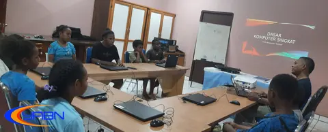 Sangat Serius mendengar pelajaran Komputer