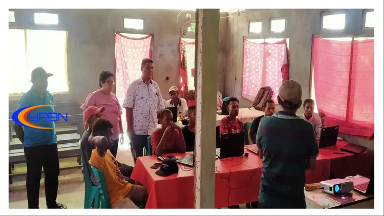 Team YABN sedang menjelaskan