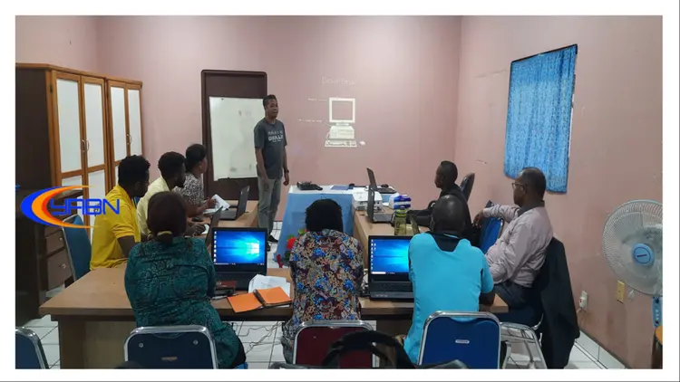 Team YABN sedang mengajar